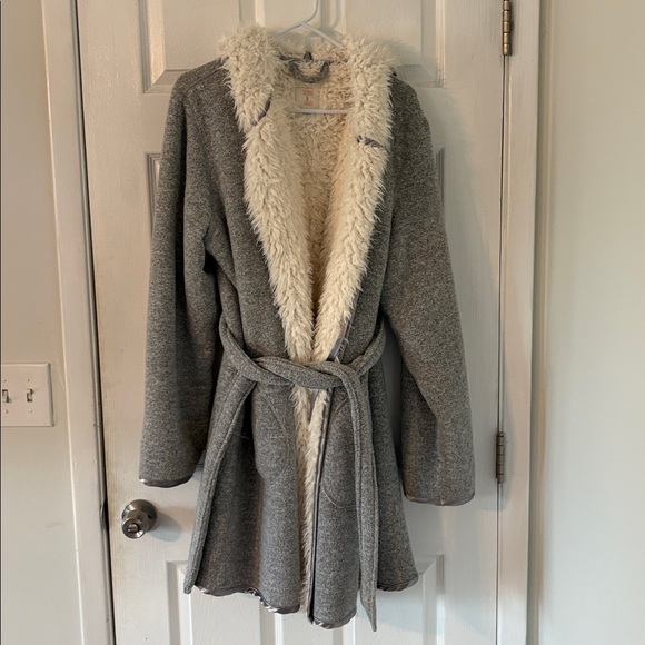 Jasmine & Ginger Other - Jasmine & Ginger Gray Sherpa lined hooded belted robe pockets XL Comfy